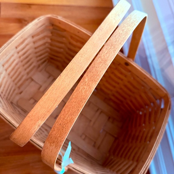 1990 Longaberger Large Market Basket w/ Swing Handles Signed 16”x11.5”x9” Charm - Picture 9 of 16